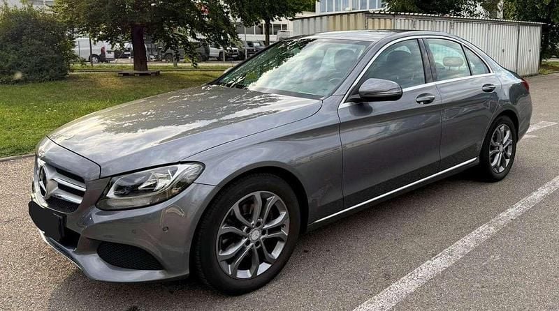 Grau Gebraucht 2017 Mercedes C180 Avantgarde Limousine | 18.000 € (Fairer Preis) - Bild 1/4