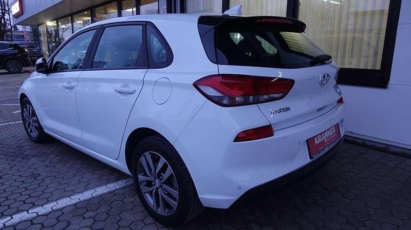 Gebraucht Hyundai i30 Trend 140 PS (102 kW) 2018 Polar white / sol Kleinwagen
