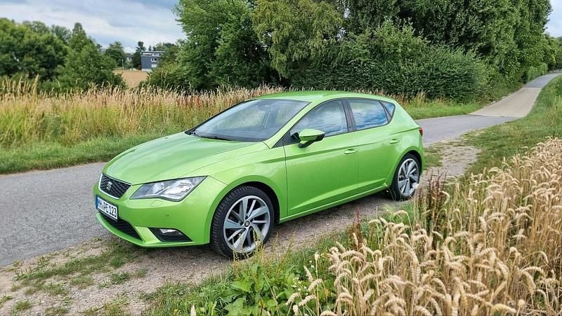 Andere farben Gebraucht 2016 Seat Leon Limousine | 7.800 € (Guter Preis) - Bild 1/4