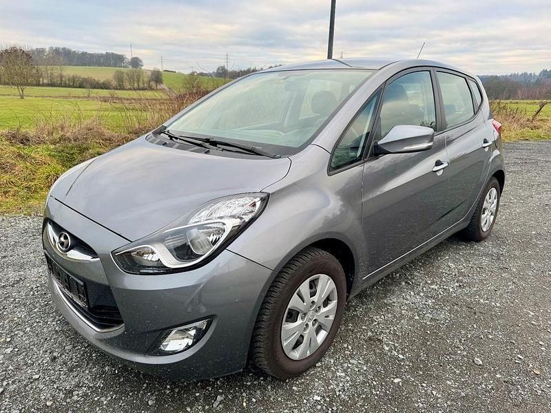 Grau Gebraucht 2012 Hyundai ix20 Edition Kleinwagen | 5.500 € (Fairer Preis) - Bild 1/4