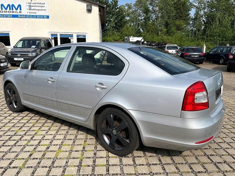 Gebraucht Skoda Octavia Elegance 105 PS (77 kW) 2010 Silber Limousine