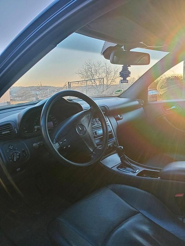Gebraucht Mercedes C180 129 PS (94 kW) 2002 Blau Coupé