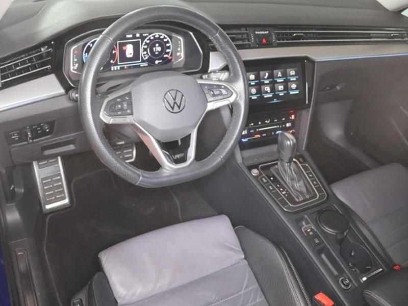 Gebraucht VW Passat R-line 200 PS (147 kW) 2022 Lapiz blue metallic (metallic) Kombi