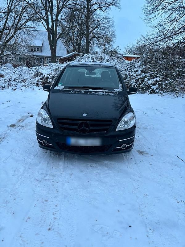 Gebraucht Mercedes B180 116 PS (85 kW) 2010 Schwarz Van / Kleinbus