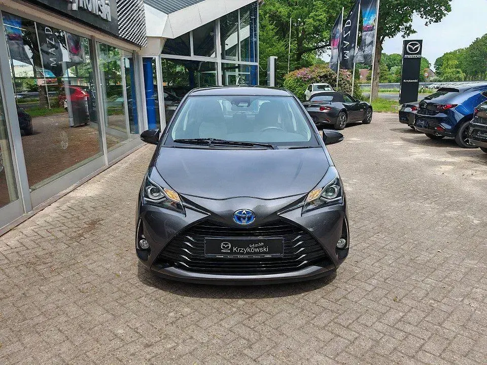 Gebraucht Toyota Yaris Hybrid Team 75 PS (55 kW) 2018 Grau Limousine