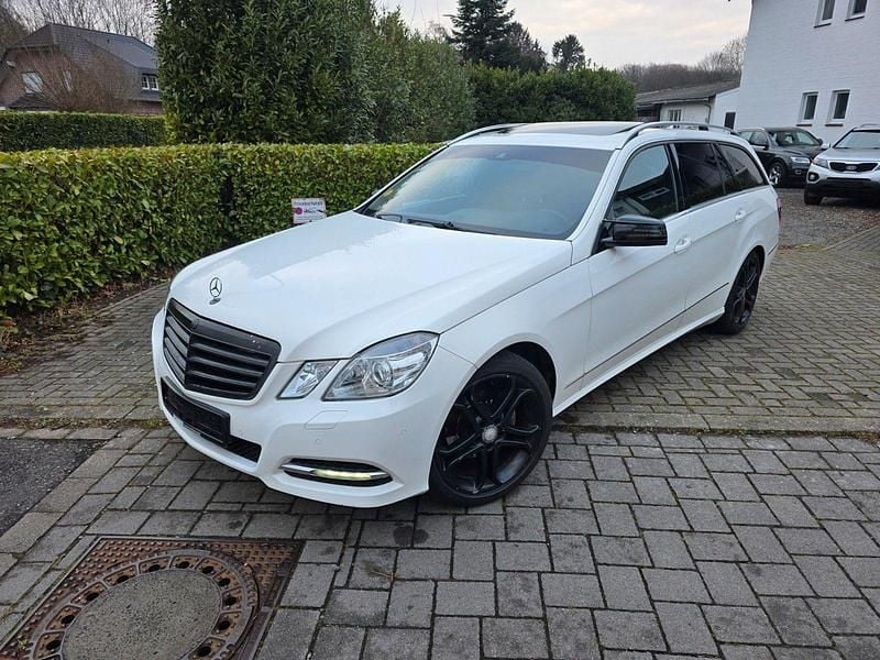 Gebraucht Mercedes E220 Avantgarde 170 PS (125 kW) 2012 Weiß Kombi