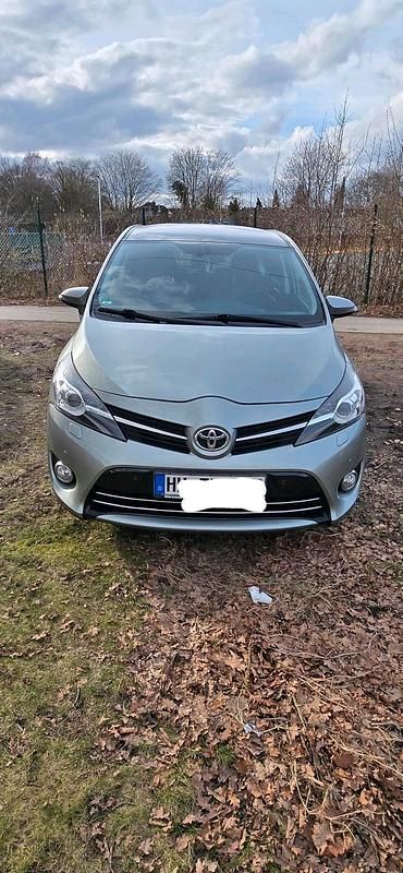 Gebraucht Toyota Verso 124 PS (91 kW) 2013 Grau Van / Kleinbus