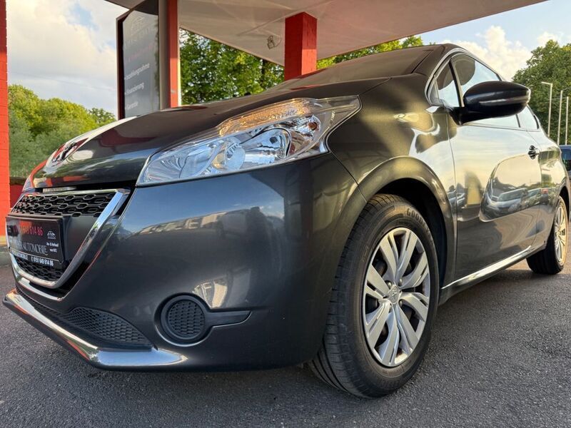 Grau Gebraucht 2015 Peugeot 208 Active Kleinwagen | 5.790 € (Fairer Preis) - Bild 1/4