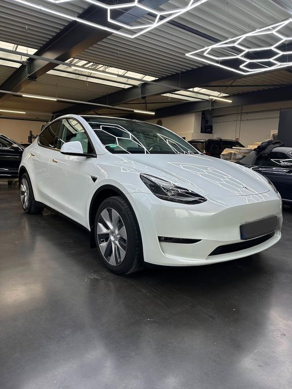 Weiß Gebraucht 2023 Tesla Model Y Long Range SUV | 37.100 € (Fairer Preis) - Bild 1/4