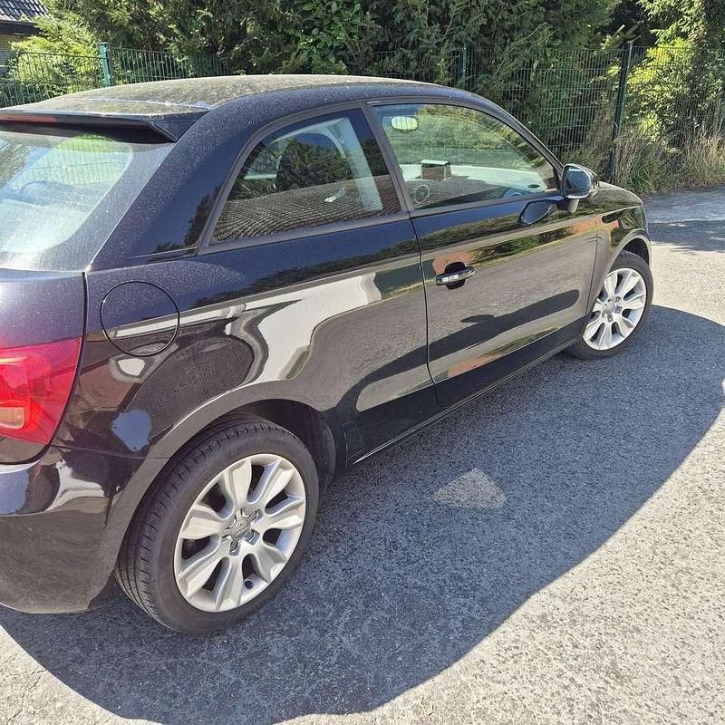Schwarz Gebraucht 2014 Audi A1 Sportback Attraction Kleinwagen | 6.800 € (Guter Preis) - Bild 1/4