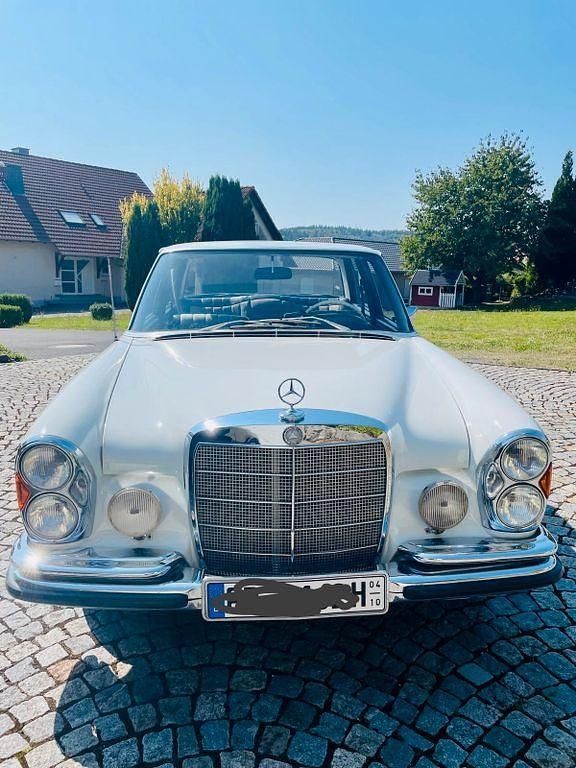 Weiß Gebraucht 1967 Mercedes 250 Limousine | 10.900 € - Bild 1/4