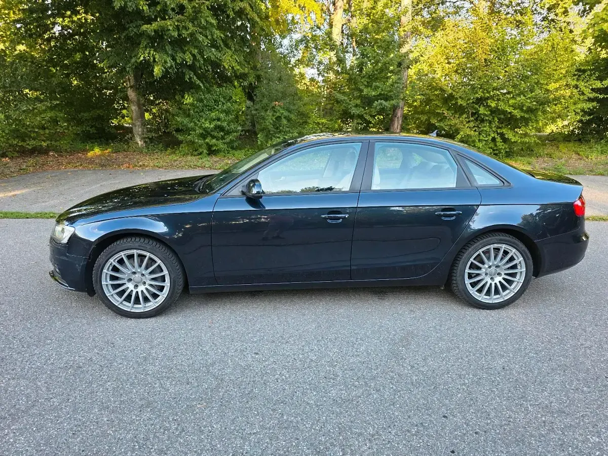 Gebraucht Audi A4 245 PS (180 kW) 2012 Blau Limousine