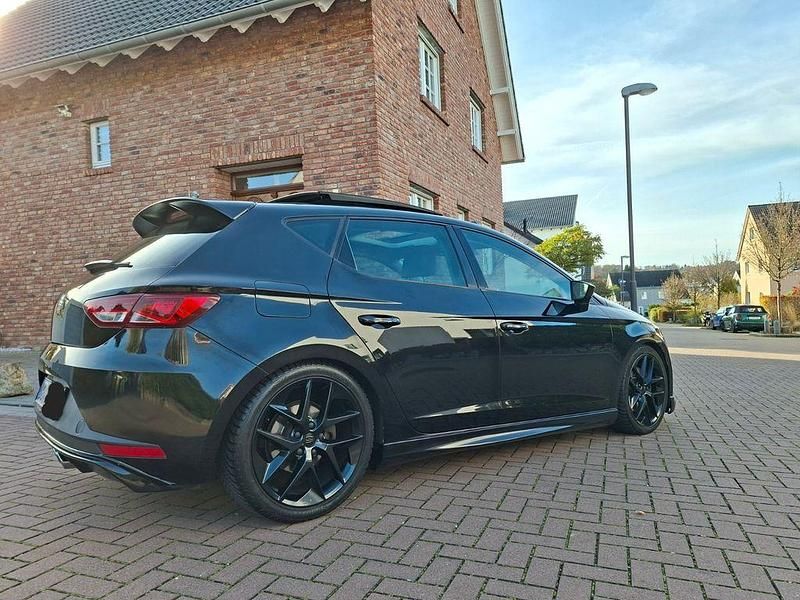 Schwarz Gebraucht 2013 Seat Leon Limousine | 9.990 € (Guter Preis) - Bild 1/4