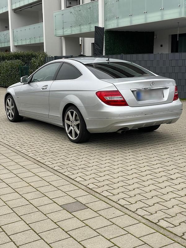 Gebraucht Mercedes C180 156 PS (114 kW) 2012 Silber Coupé