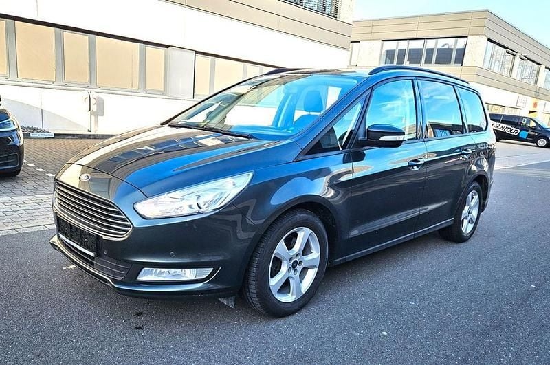 Grün Gebraucht 2017 Ford Galaxy Van / Kleinbus | 11.780 € (Superpreis) - Bild 1/4