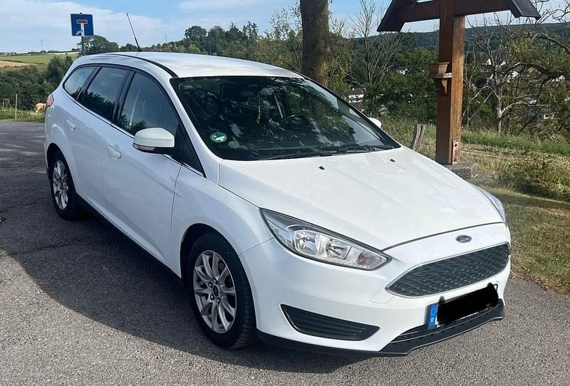 Weiß Gebraucht 2016 Ford Focus Trend Kombi | 6.800 € (Guter Preis) - Bild 1/4