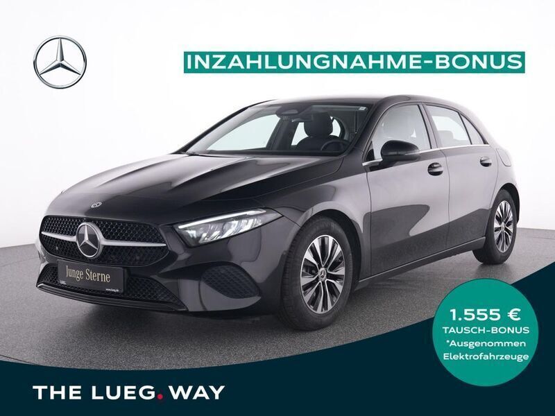 Metalliclack kosmosschwarz Gebraucht 2023 Mercedes A180 Limousine | 26.885 € (Guter Preis) - Bild 1/4