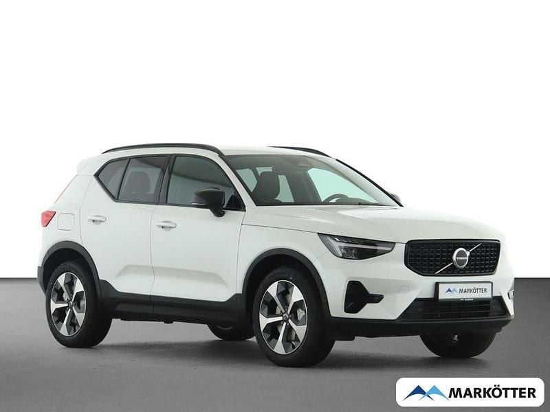 Neu Volvo XC40 Plus 163 PS (119 kW) 2026 Weiss SUV