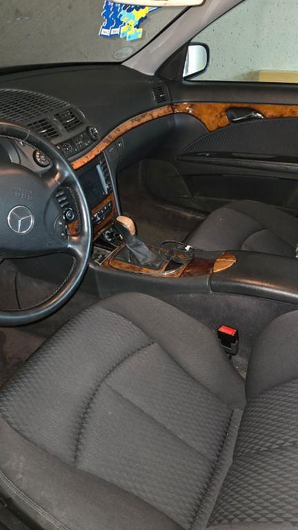 Gebraucht Mercedes E270 Elegance 177 PS (130 kW) 2003 Schwarz Limousine