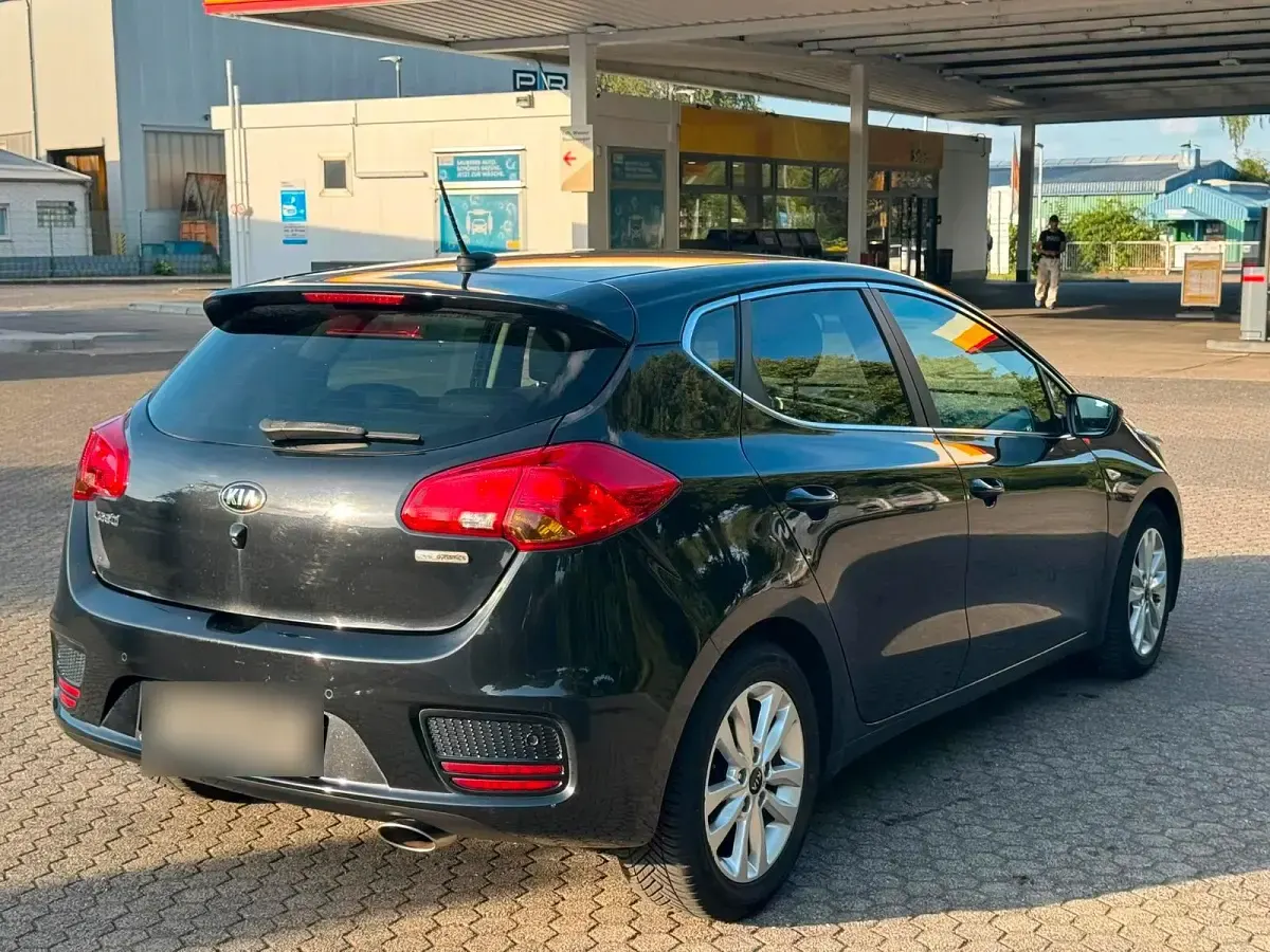 Gebraucht Kia Ceed 128 PS (94 kW) 2016 Schwarz Kleinwagen