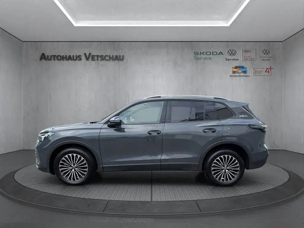 Gebraucht VW Tiguan Goal 193 PS (141 kW) 2025 Delfingrau SUV