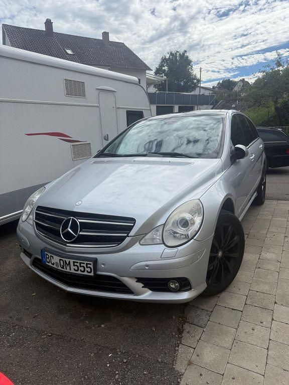 Silber Gebraucht 2010 Mercedes R320 AMG Van / Kleinbus | 14.800 € - Bild 1/4