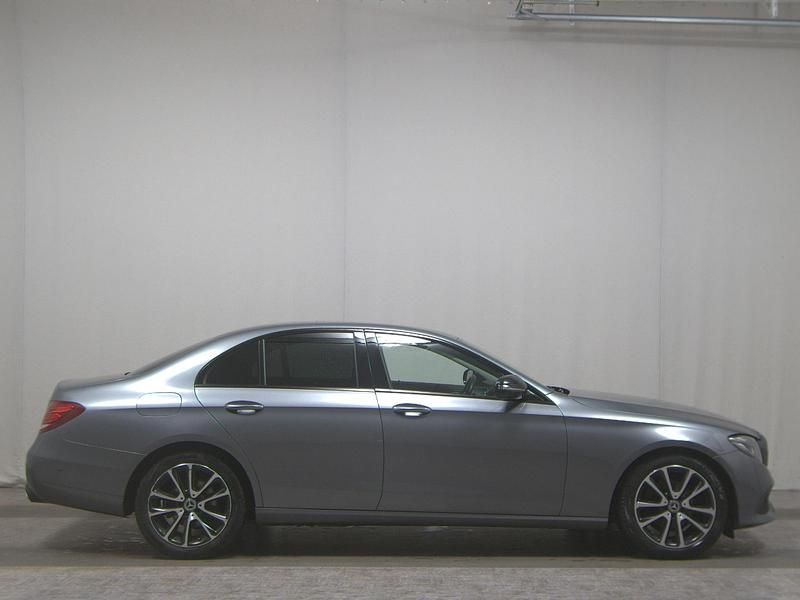 Grau Gebraucht 2020 Mercedes E200 Avantgarde Limousine | 24.980 € (Fairer Preis) - Bild 1/4