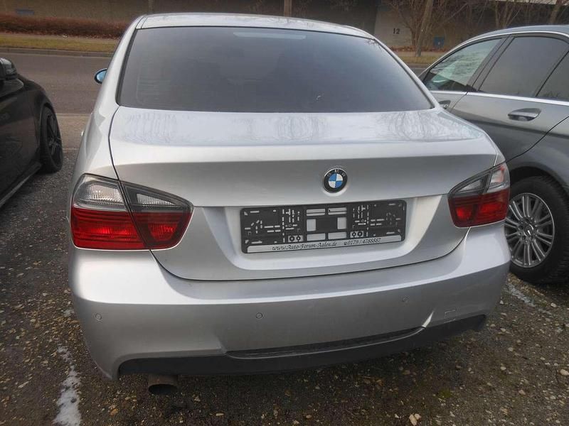 Gebraucht BMW 318 129 PS (94 kW) 2006 Silbermetalik Limousine