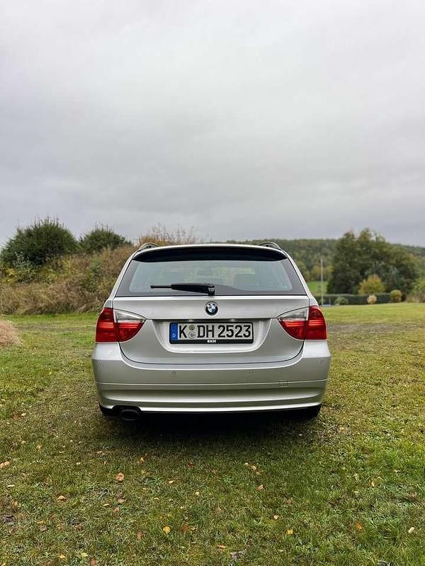 Gebraucht BMW 320 170 PS (125 kW) 2008 Grau Kombi