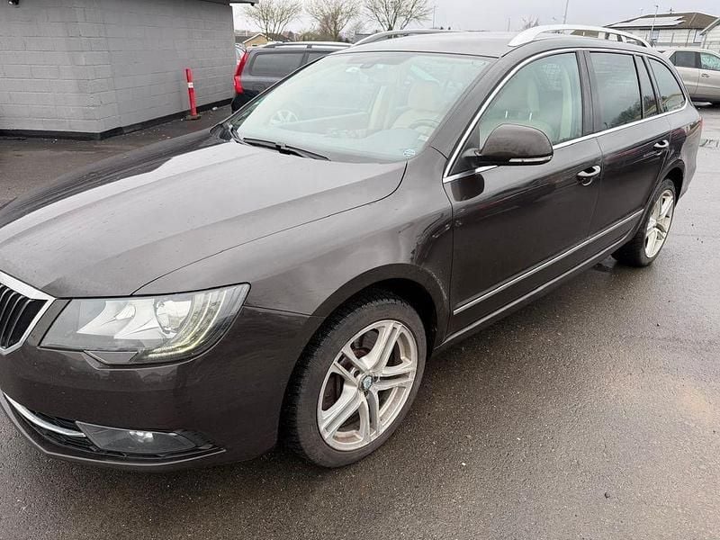 Gebraucht Skoda Superb Elegance 260 PS (191 kW) 2013 Braun Kombi