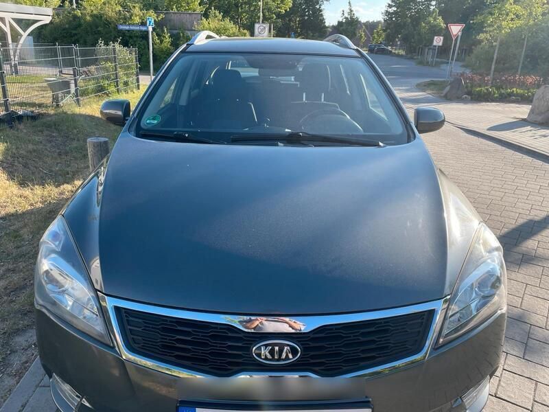 Grau Gebraucht 2010 Kia Ceed 2 Limousine | 2.850 € (Superpreis) - Bild 1/4