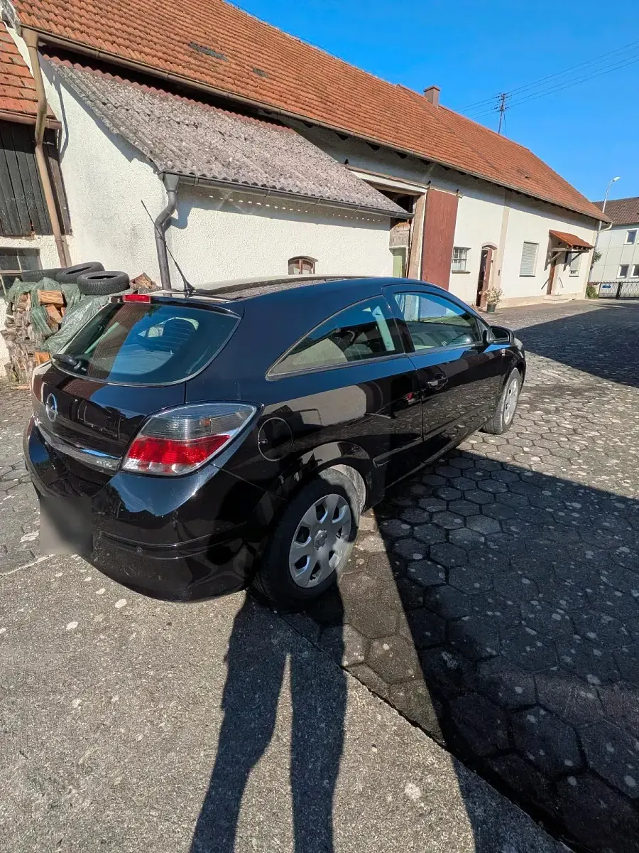 Gebraucht Opel Astra GTC 105 PS (77 kW) 2007 Schwarz Coupé