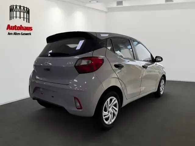 Neu Hyundai i10 67 PS (49 kW) 2025 Grau Kleinwagen