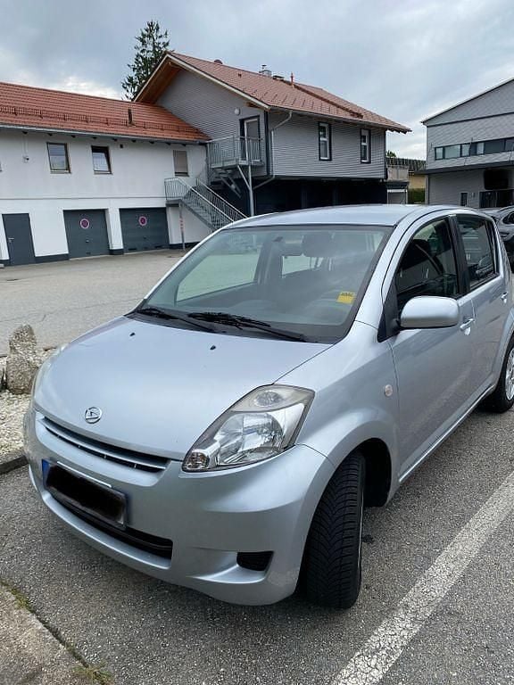 Silber Gebraucht 2008 Daihatsu Sirion Kleinwagen | 1.400 € (Fairer Preis) - Bild 1/4