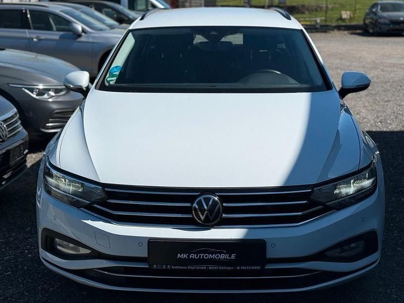 Gebraucht VW Passat 150 PS (110 kW) 2022 Weiß Kombi