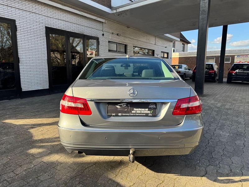 Gebraucht Mercedes E250 204 PS (150 kW) 2009 Silber Limousine