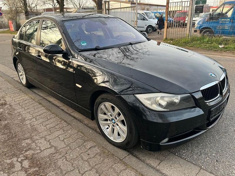 Gebraucht BMW 320 177 PS (130 kW) 2008 Schwarz Limousine