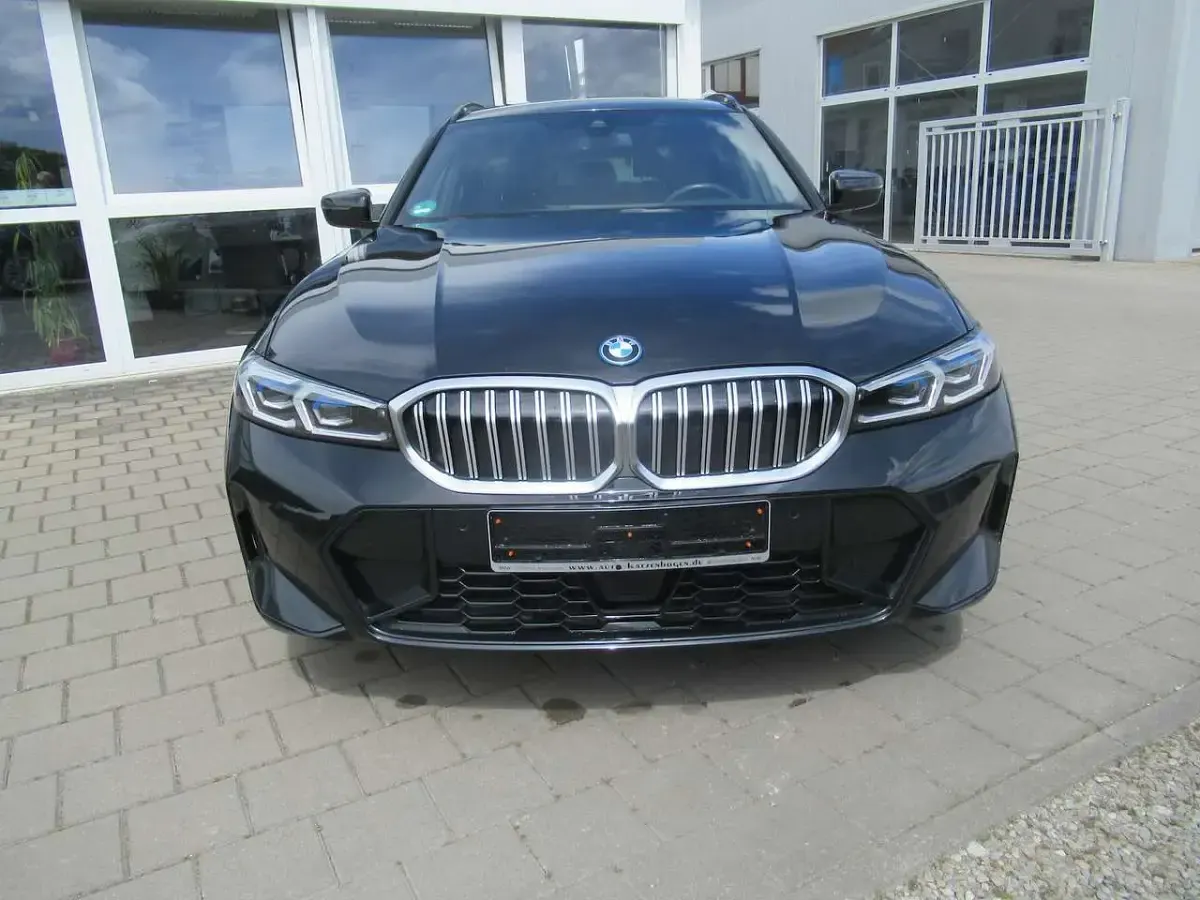 Gebraucht BMW 320e M Sport 204 PS (150 kW) 2023 Schwarz Kombi