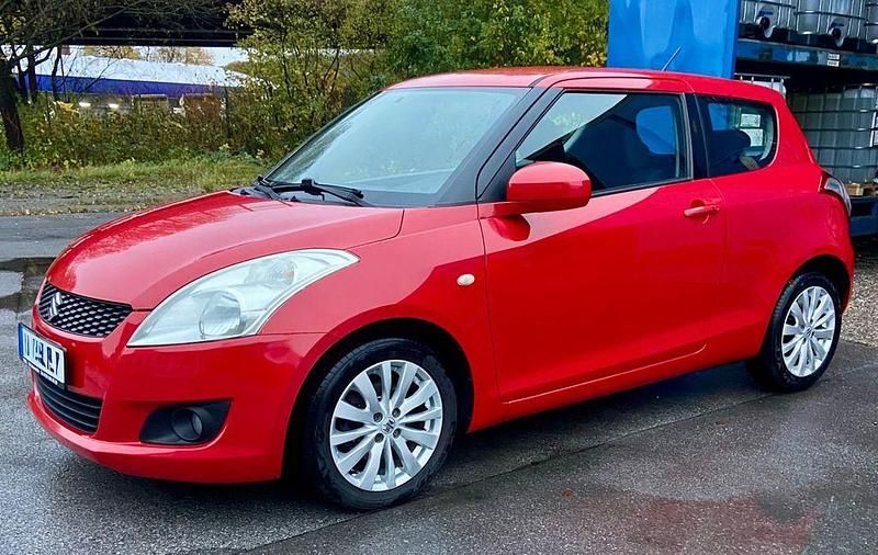 Rot Gebraucht 2012 Suzuki Swift GLX Kleinwagen | 5.950 € (Teuer) - Bild 1/4