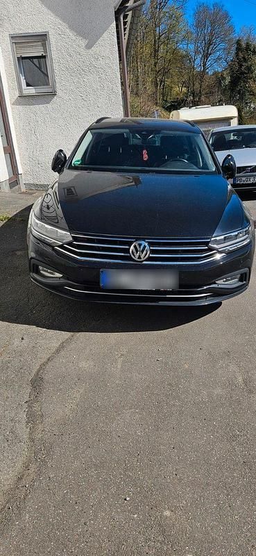 Schwarz Gebraucht 2020 VW Passat Comfortline Kombi | 16.500 € (Superpreis) - Bild 1/4