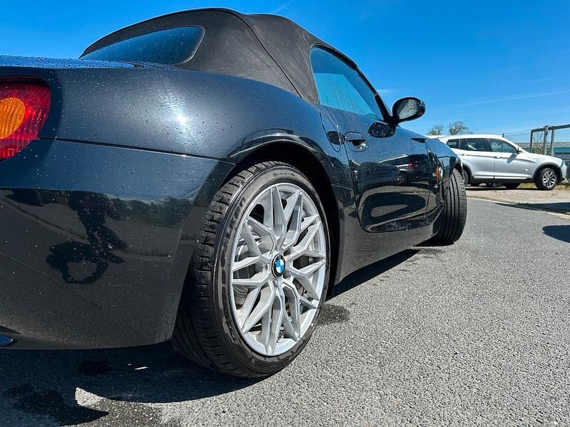 Gebraucht BMW Z4 141 PS (103 kW) 2003 Schwarz Cabrio