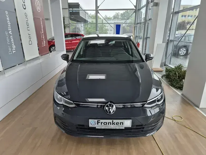 Gebraucht VW Golf VIII Life 131 PS (96 kW) 2023 Uranograu Limousine