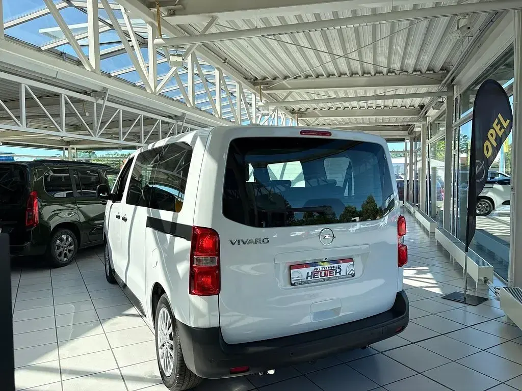 Gebraucht Opel Vivaro 179 PS (131 kW) 2026 Weiß Van / Kleinbus