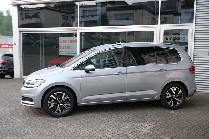 Neu VW Touran Edition 150 PS (110 kW) 2025 Delfingrau metallic Van / Kleinbus