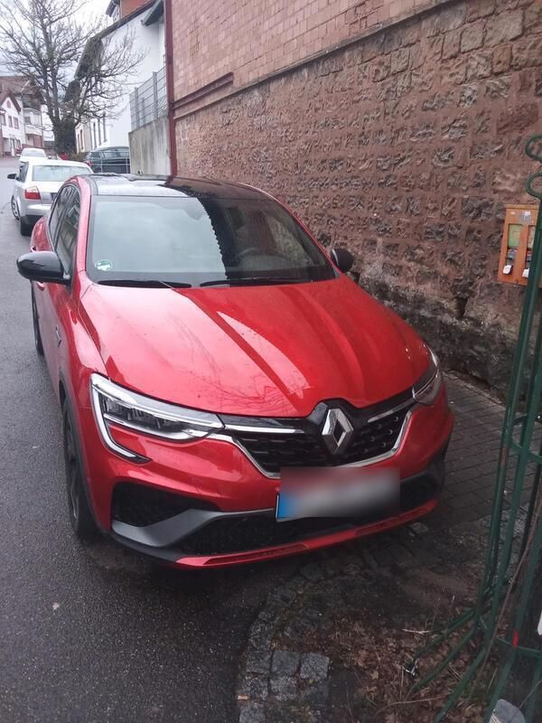 Rot Gebraucht 2022 Renault Arkana SUV | 23.900 € (Guter Preis) - Bild 1/4