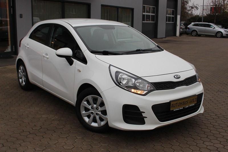 Second-hand Kia Rio 84 CP (61 kW) 2017 Alb Hatchback