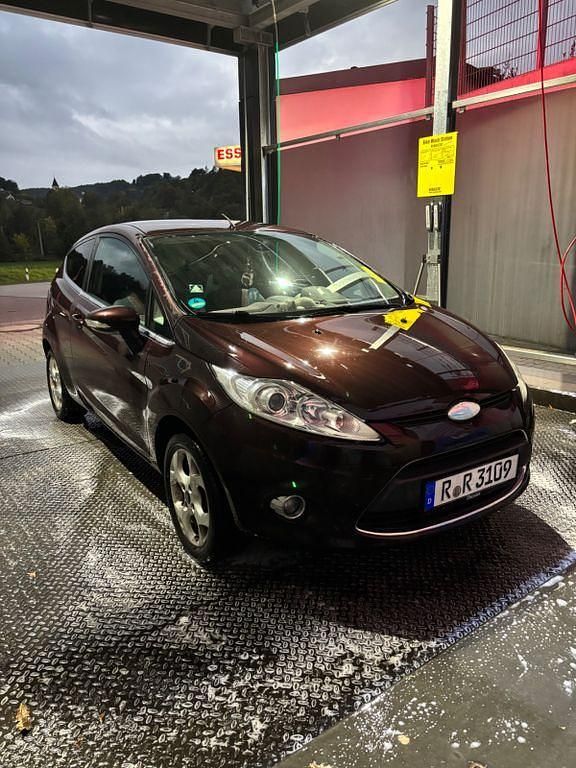 Violet Gebraucht 2009 Ford Fiesta Titanium Kleinwagen | 2.900 € (Fairer Preis) - Bild 1/4
