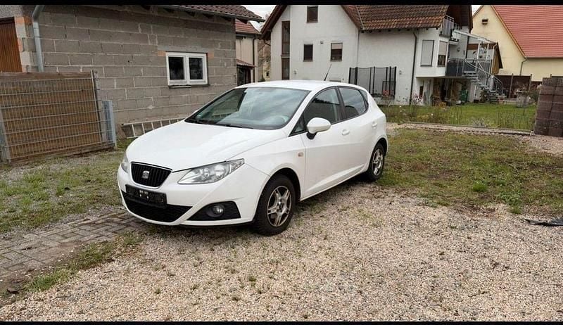 Weiß Gebraucht 2010 Seat Ibiza Stylance Limousine | 3.680 € (Fairer Preis) - Bild 1/4