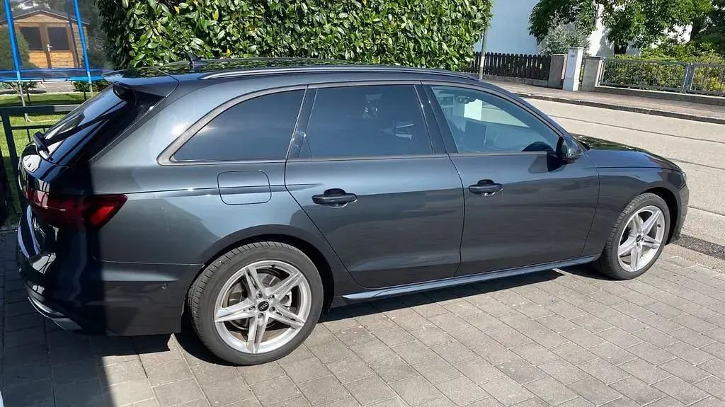 Gebraucht Audi A4 Advanced 150 PS (110 kW) 2024 Grau Kombi