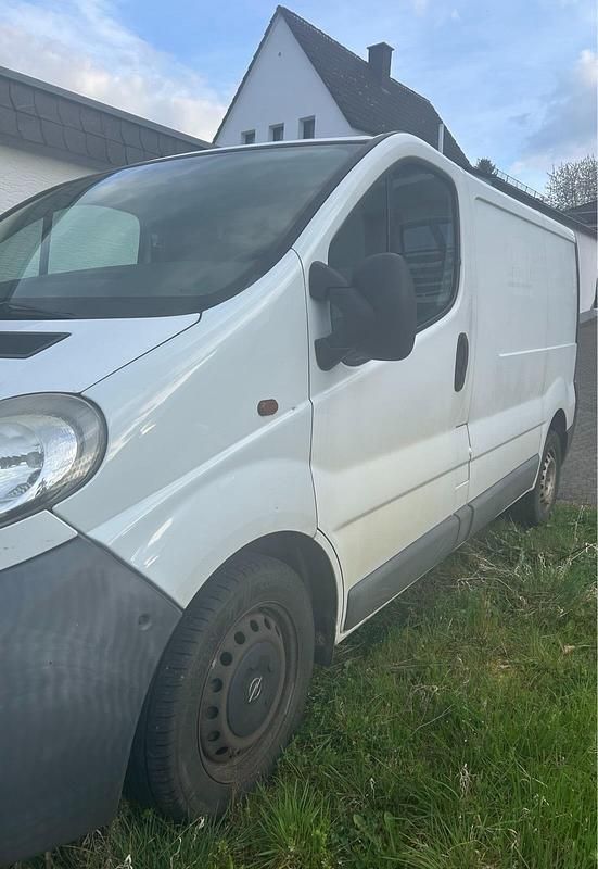 Second-hand Opel Vivaro 101 CP (74 kW) 2006 Alb Monovolum
